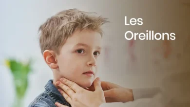 Médecin examinant un enfant pour les oreillons