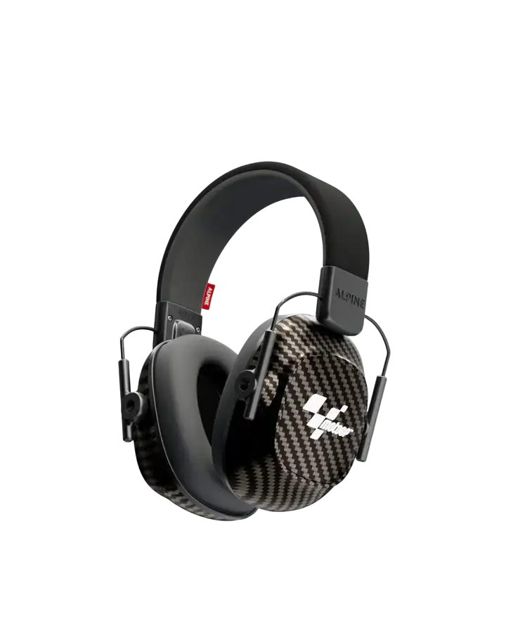 Casque audio noir avec motif fibre de carbone.